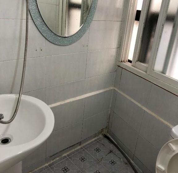 اتاق استاندارد سه نفره, Hostel Metro