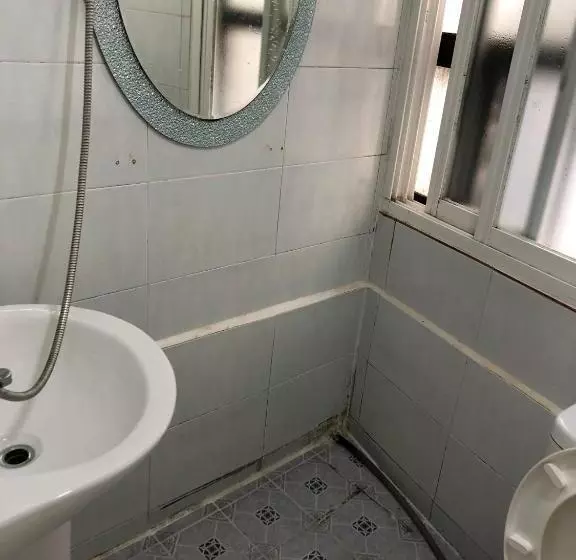Cameră Triplă Standard, Hostel Metro