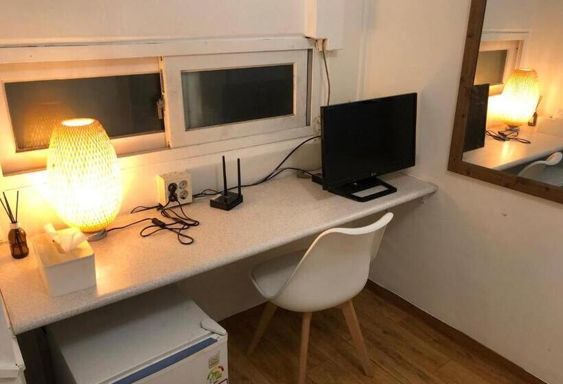 اتاق استاندارد, Hostel Metro