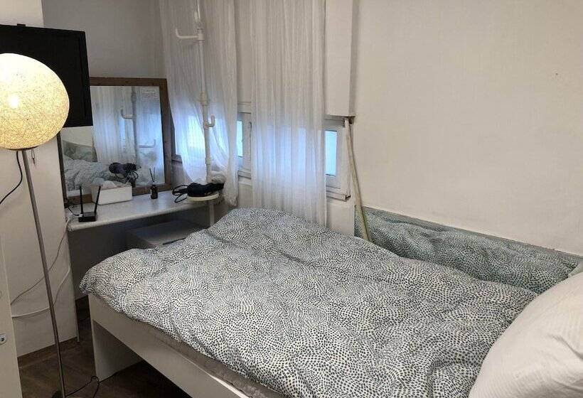 اتاق استاندارد سه نفره, Hostel Metro