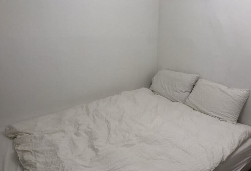 اتاق استاندارد, Hostel Metro