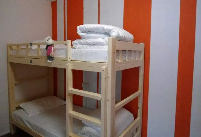 تختخواب در اتاق مشترک, Traveller@sg Hostel