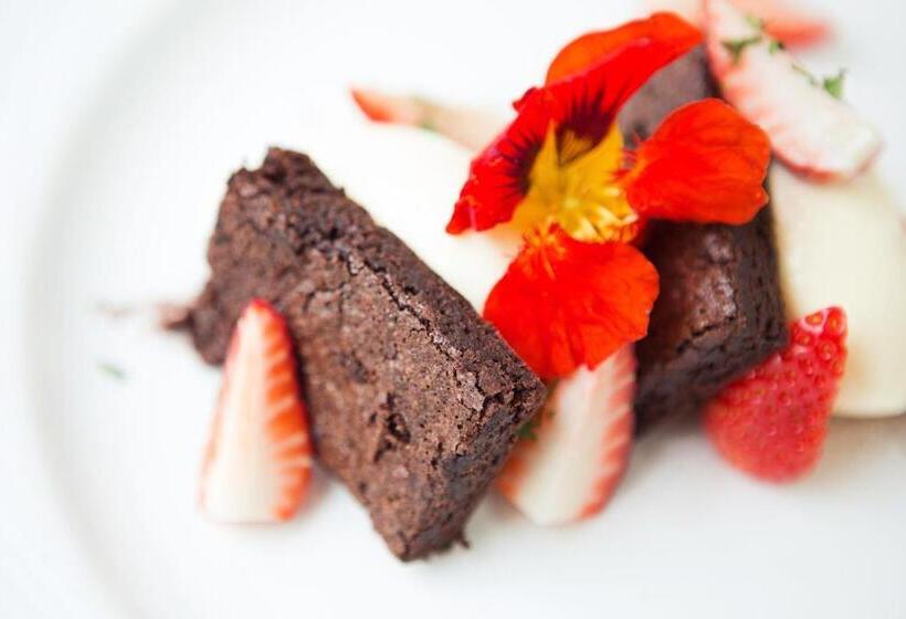 غرفة قياسية لذوى الاحتياجات الخاصة, Manor By The Lake