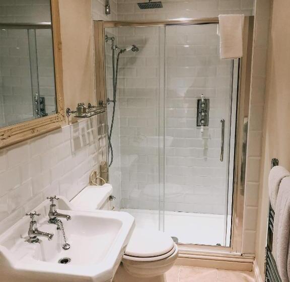 منزل غرفة نوم واحدة, Manor By The Lake