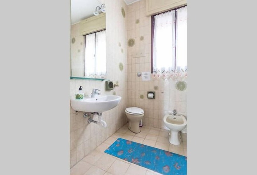 Standard Triple Room, Venice Bangla Guest House