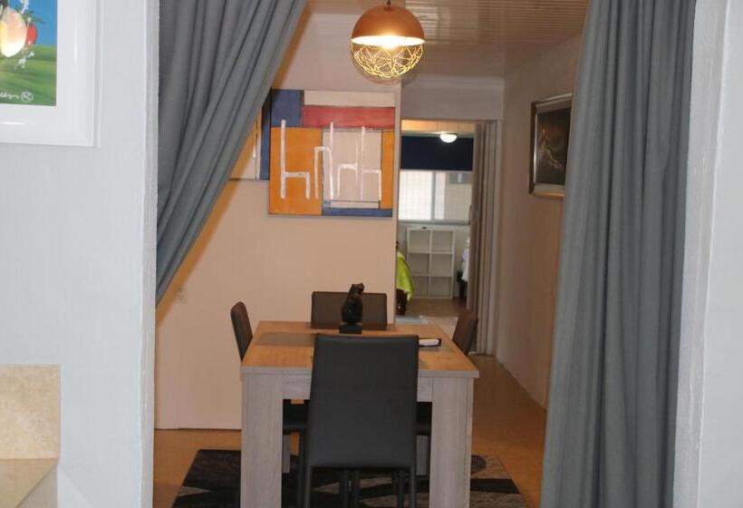 استودیوی استاندارد, Coral Reef Beach