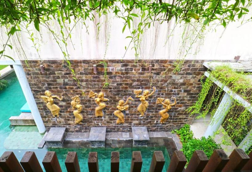 سوییت لوکس, Aquarius Star