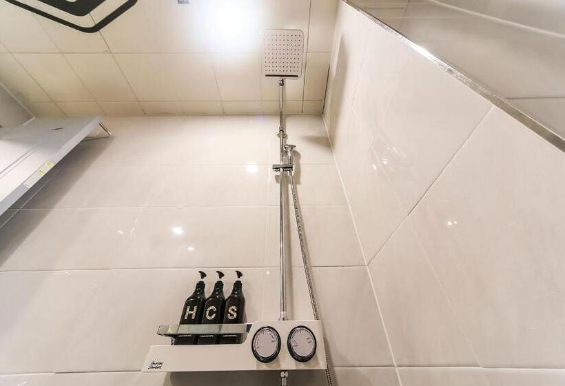 스탠다드 룸 킹사이즈 침대, Busan Station Busan View