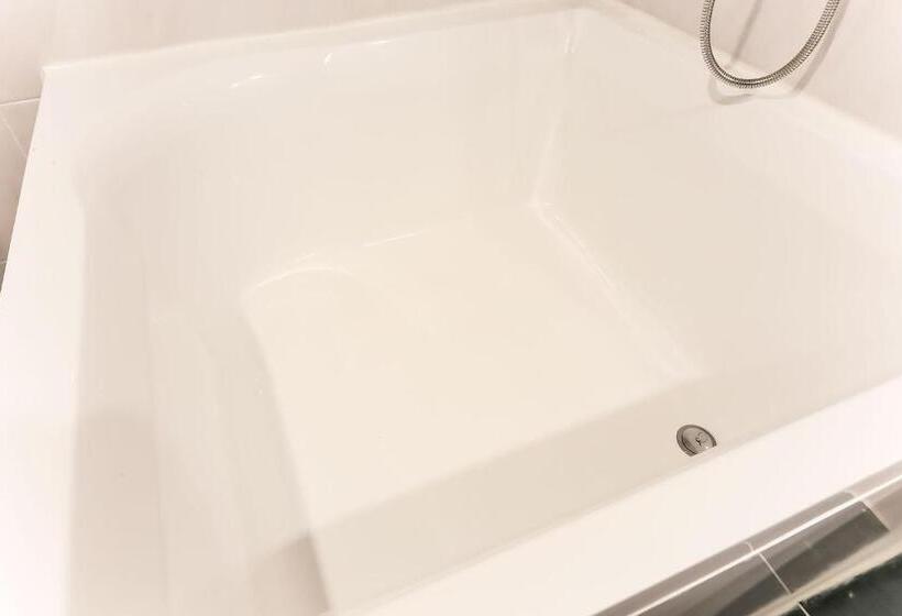 스탠다드 룸 킹사이즈 침대, Busan Station Busan View