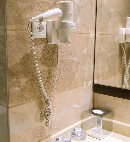 اتاق لوکس با تخت بزرگ, Holiday Inn Aktau, An Ihg