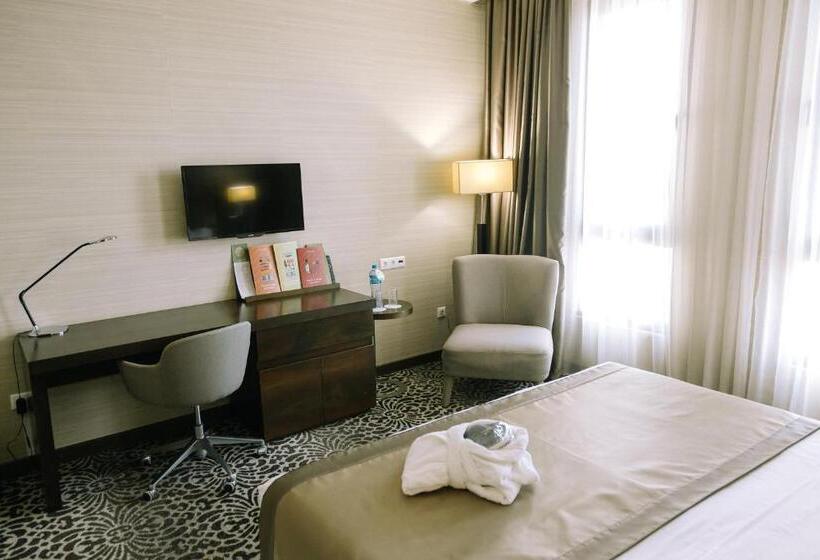 اتاق لوکس با تخت بزرگ, Holiday Inn Aktau, An Ihg