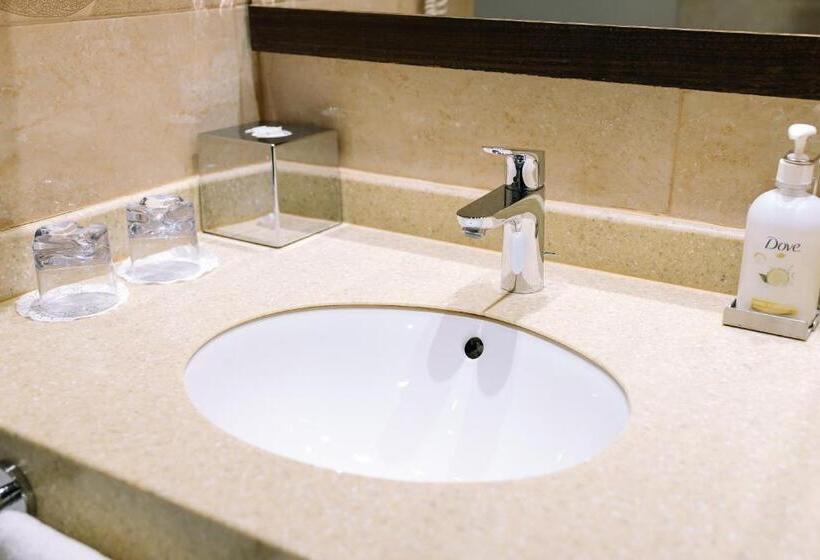 اتاق استاندارد با تخت بزرگ برای معلولان, Holiday Inn Aktau, An Ihg