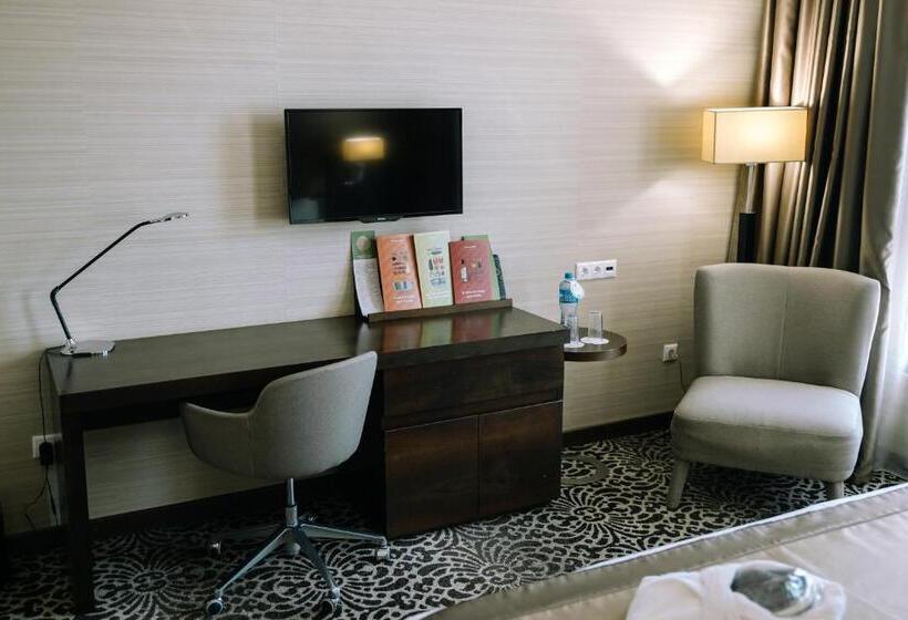 اتاق لوکس با تخت بزرگ, Holiday Inn Aktau, An Ihg