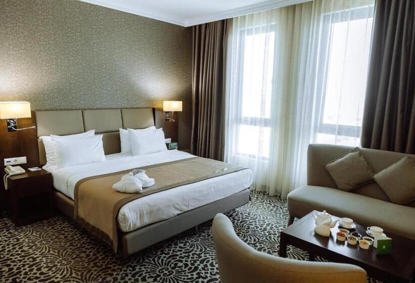 اتاق اجرایی با تخت بزرگ, Holiday Inn Aktau, An Ihg