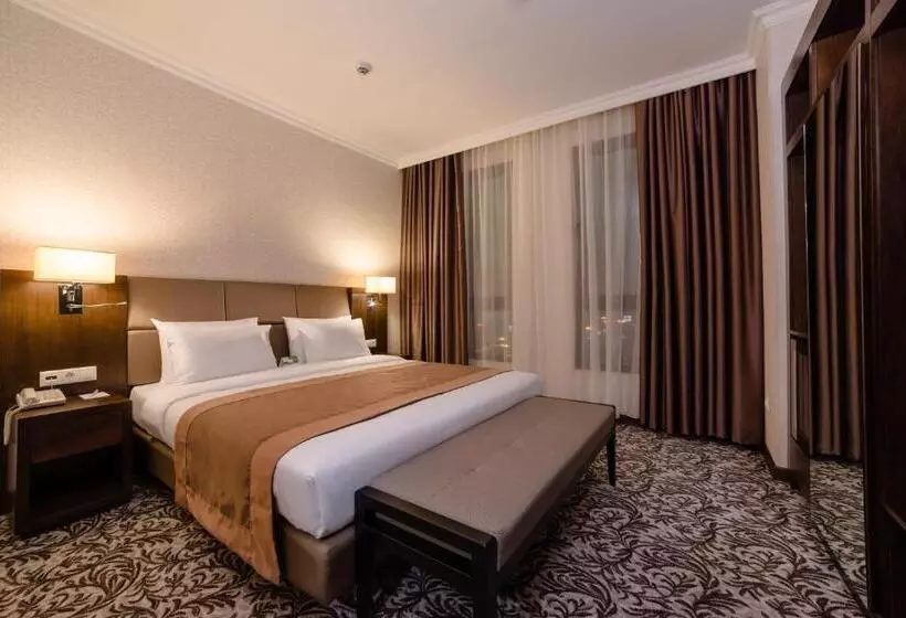 اتاق اجرایی با تخت بزرگ, Holiday Inn Aktau, An Ihg