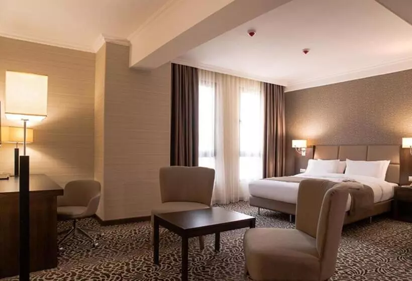 اتاق اجرایی با تخت بزرگ, Holiday Inn Aktau, An Ihg