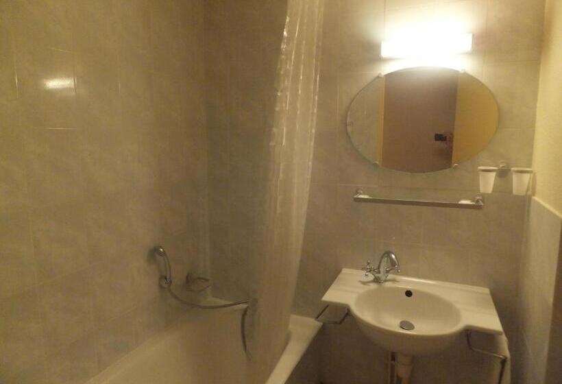 غرفة كلاسيكية, Le Village