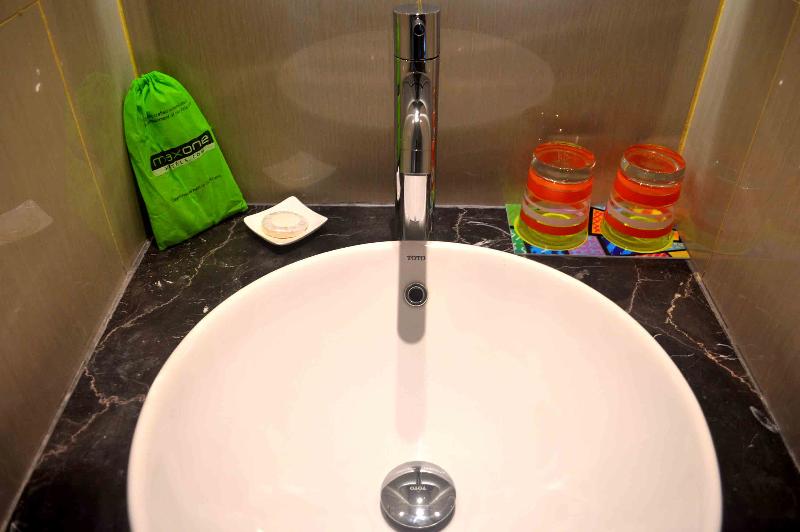 Номер Стандарт, Maxone Signature Glodok Jakarta