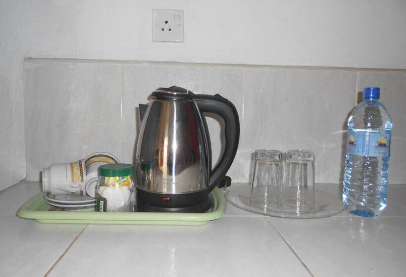 חדר סטנדרט לארבעה, Shanith Guesthouse Negombo