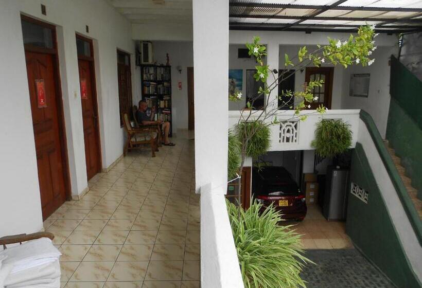 חדר סטנדרט לארבעה, Shanith Guesthouse Negombo