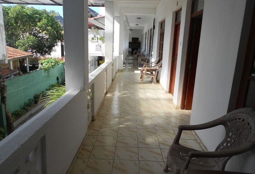 חדר סטנדרט לארבעה, Shanith Guesthouse Negombo