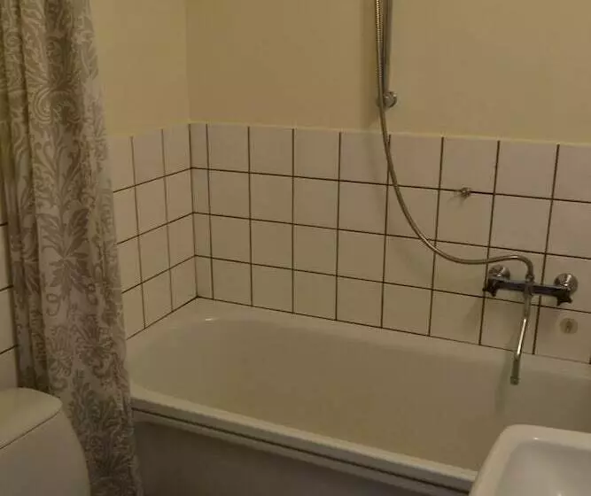 スタンダードトリプルルーム, Solsta Hotell