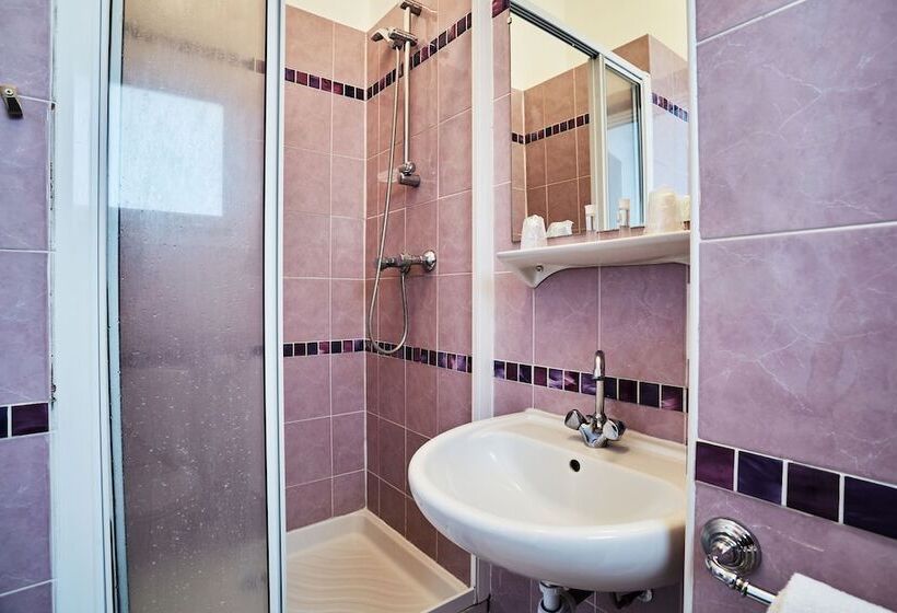 スタンダードルーム, Tiquetonne