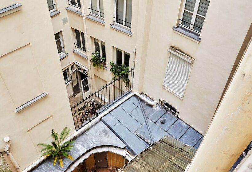 スタンダードトリプルルーム, Tiquetonne