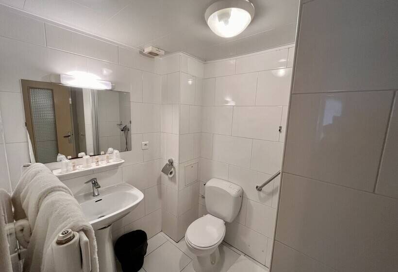 スタンダードトリプルルーム, Tiquetonne