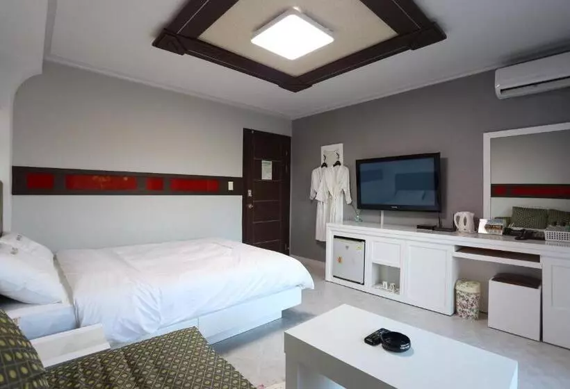اتاق لوکس, Paradaise Motel