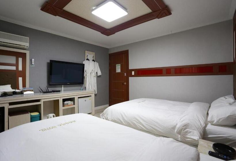 Quarto Superior, Paradaise Motel