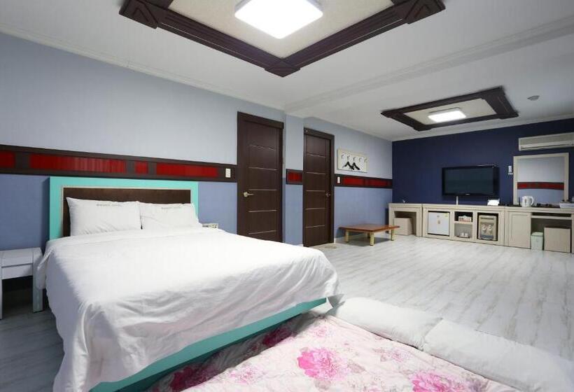 패밀리 룸, Paradaise Motel