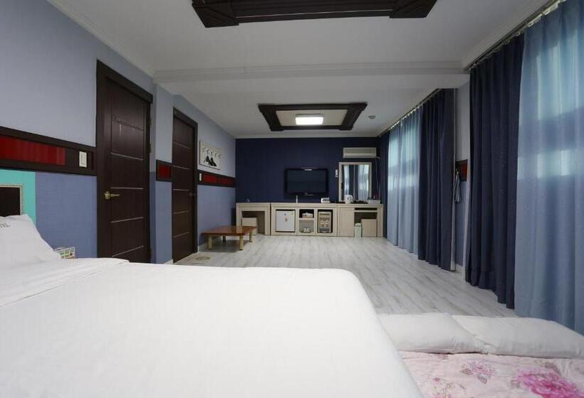 패밀리 룸, Paradaise Motel