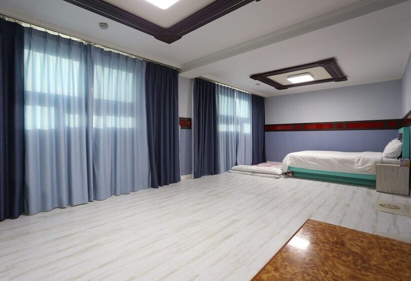 Семейный Номер, Paradaise Motel