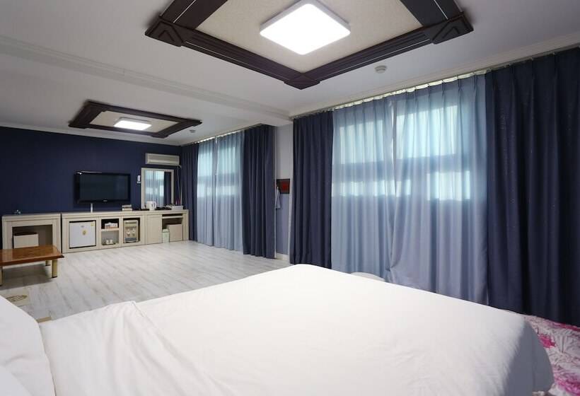 패밀리 룸, Paradaise Motel