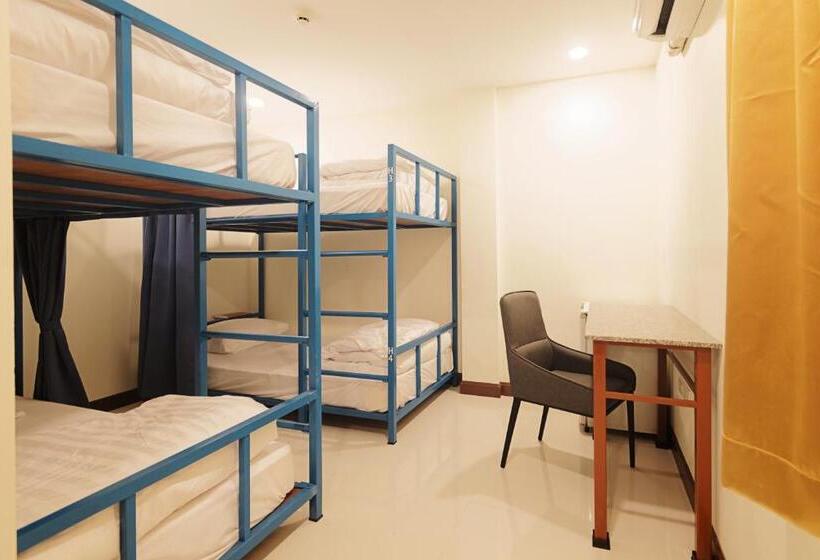 חדר סטנדרט לארבעה, Happy Hostel