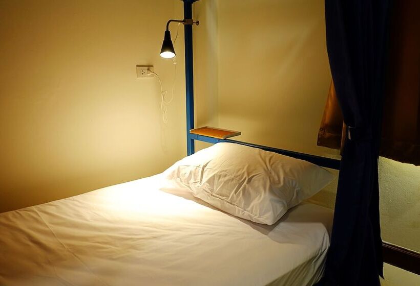 מיטה בחדר משותף, Happy Hostel