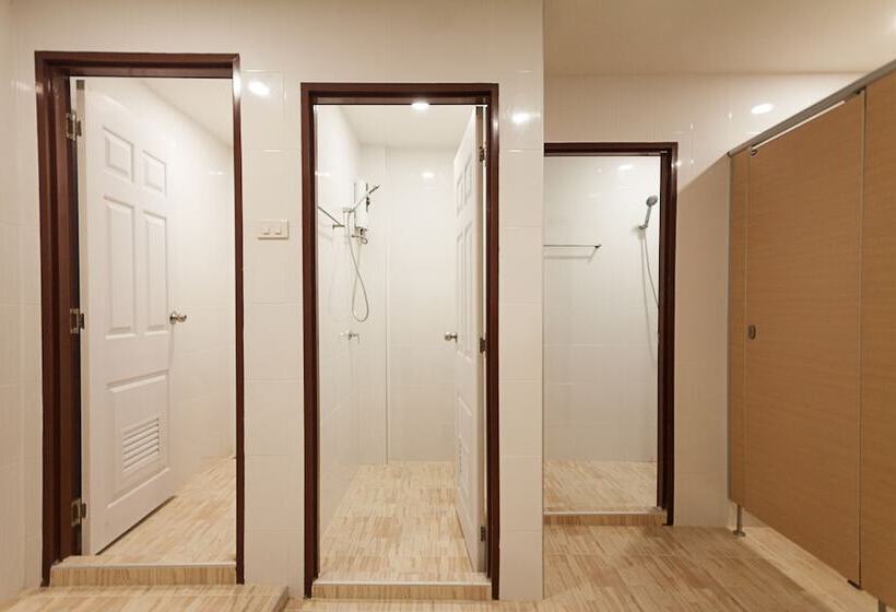 מיטה בחדר משותף, Happy Hostel