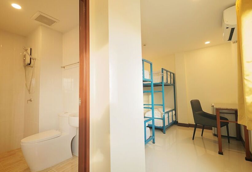 חדר סטנדרט לארבעה, Happy Hostel