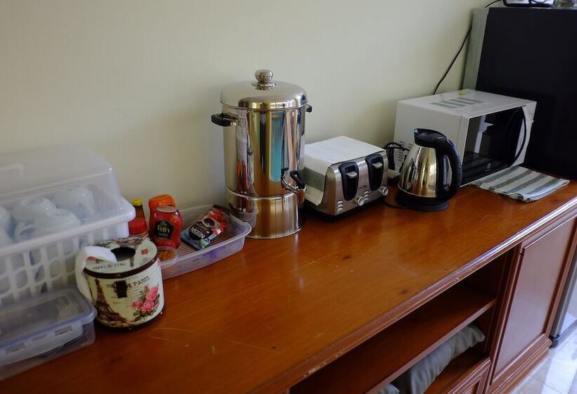 מיטה בחדר משותף, Happy Hostel