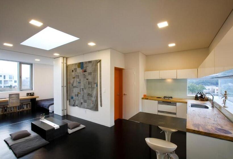 Suíte, Motif No.1 Guest House