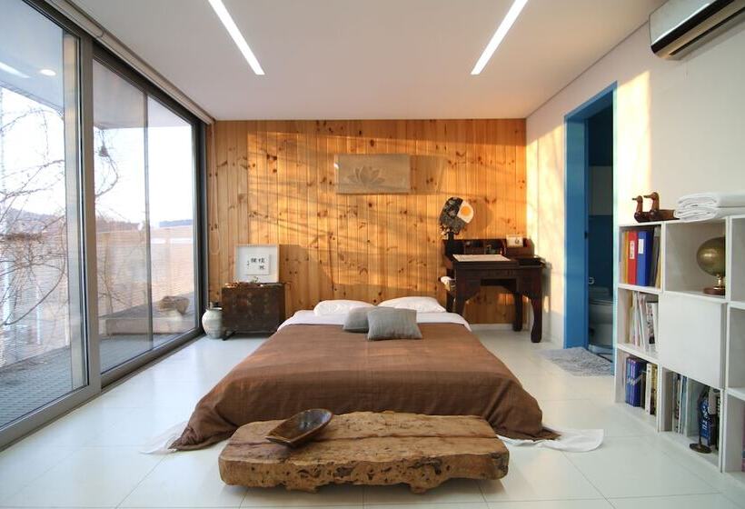 Quarto Estandar, Motif No.1 Guest House