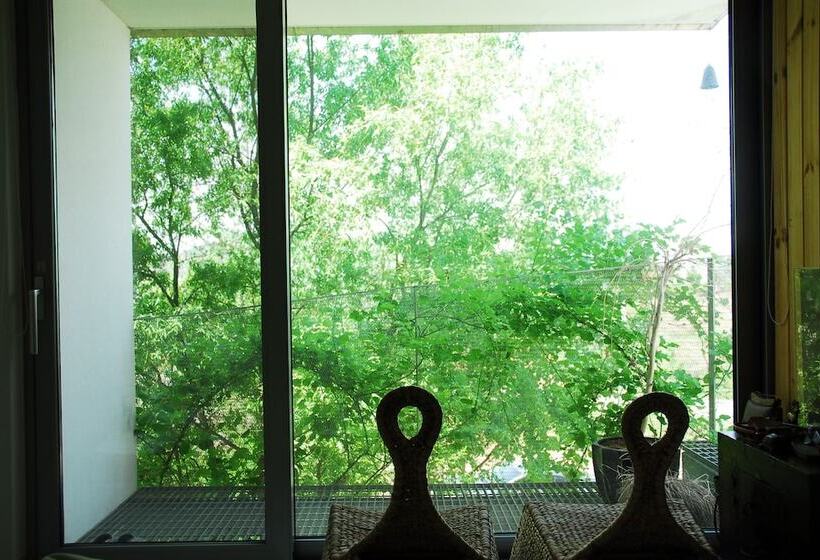 Номер Стандарт, Motif No.1 Guest House
