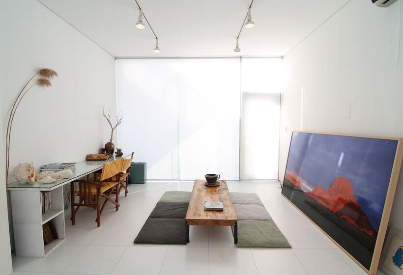 Suíte, Motif No.1 Guest House