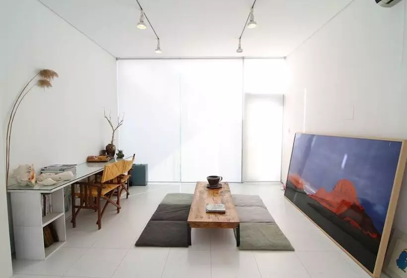 スイート, Motif No.1 Guest House