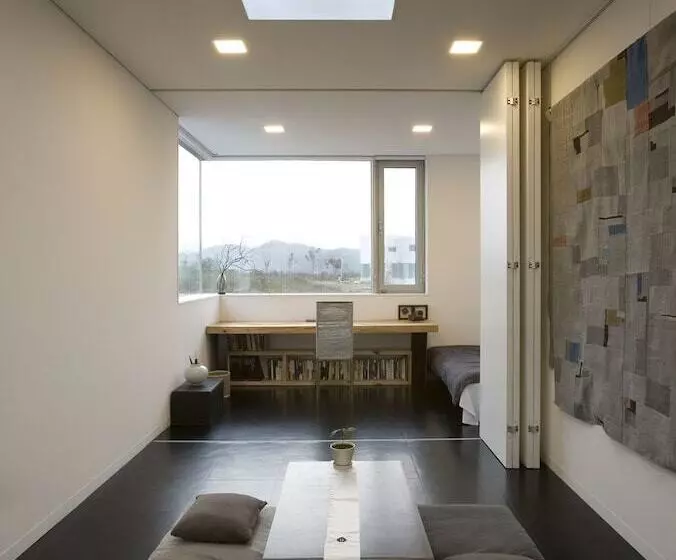 スイート, Motif No.1 Guest House