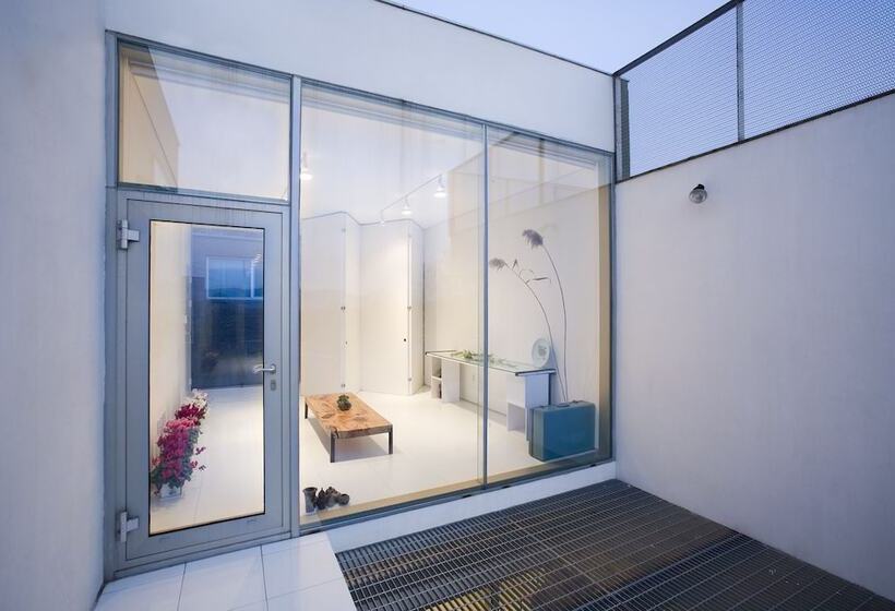 Suíte, Motif No.1 Guest House