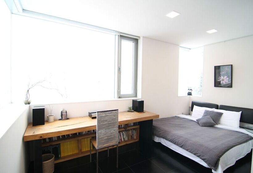 Suíte, Motif No.1 Guest House