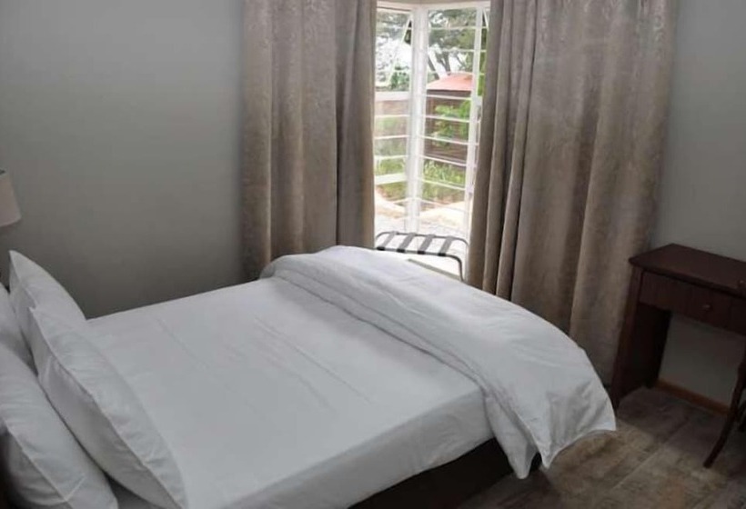 בית, 3 חדרי שינה, Opikopi Guest House