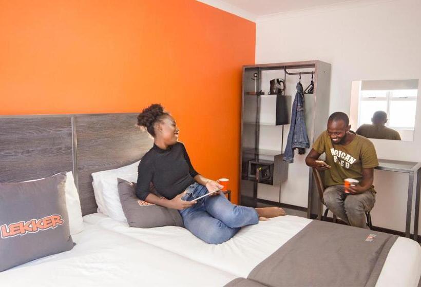 Номер Стандарт, Never At Home Green Point